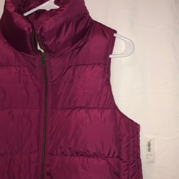 New with tags- Old Navy maroon woman’s vest - Picture 2 of 6